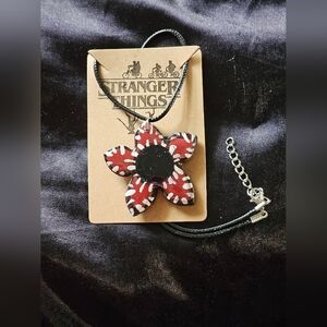 "Upside Down Demogorgon Petal Necklace" Stranger things